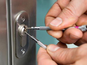 Lock repair & replacement services